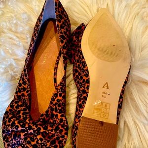 Flats tan and blue print with bow for style